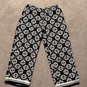 Abercrombie & Fitch Black and White Patterned Pants- Petite Medium